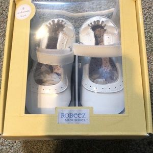 NWT Robeez white 12-18 M - size 5